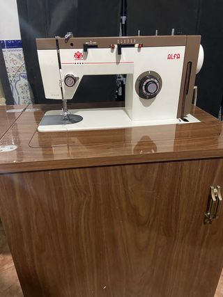 Máquina de coser ALFA