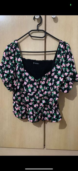 3 blusas (2 stradivarius m , 1 zara talla l)