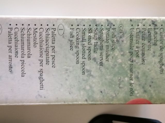 N. 8 arnesi da cucina, neri in gomma dura.