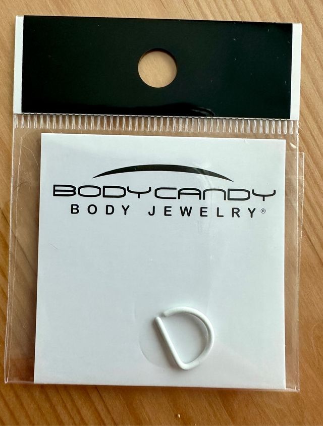 Bodycandy. Piercing septum color blanco