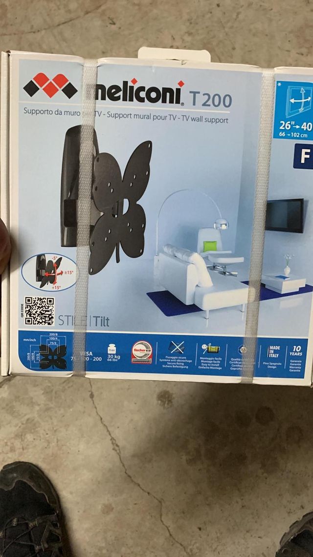 supporto da muro per TV Meliconi.