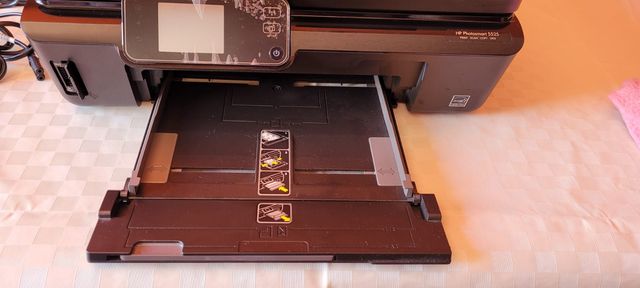 Impresora escáner HP con cartucho y accesorios