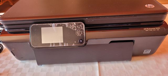 Impresora escáner HP con cartucho y accesorios