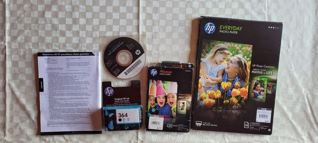 Impresora escáner HP con cartucho y accesorios