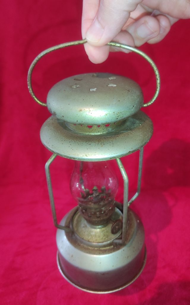 Lámpara con tulipa de cristal