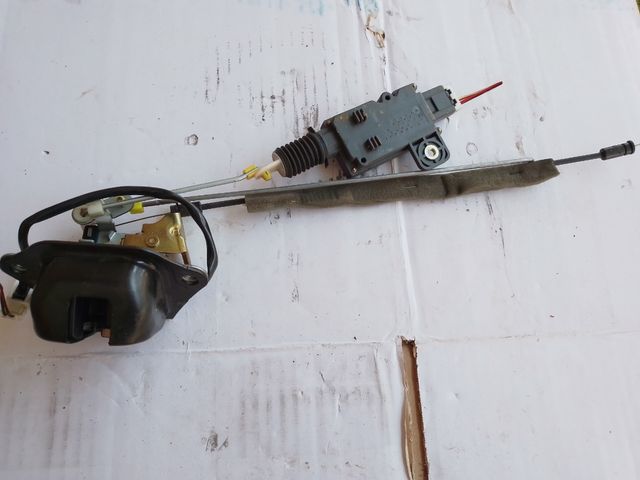 Cerradura portón trasero