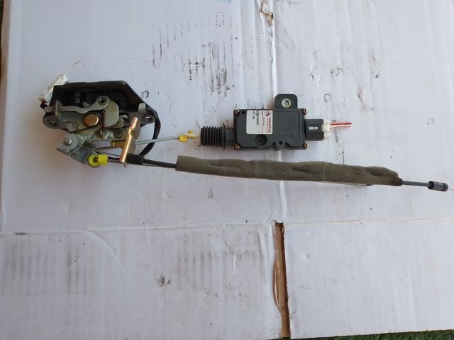 Cerradura portón trasero