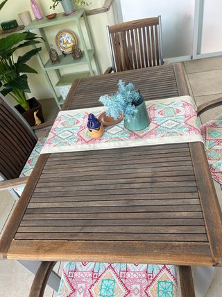 Mesa con 4 sillas 