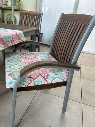 Mesa con 4 sillas 