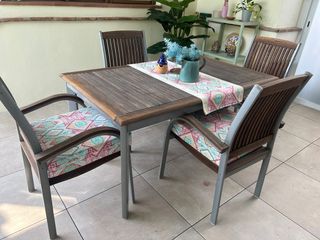 Mesa con 4 sillas 
