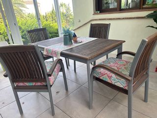 Mesa con 4 sillas 