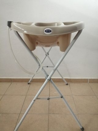 Bañera antideslizante con patas plegables Jané. 