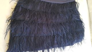 falda de plumas