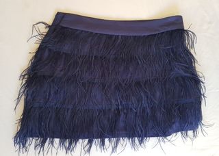 falda de plumas