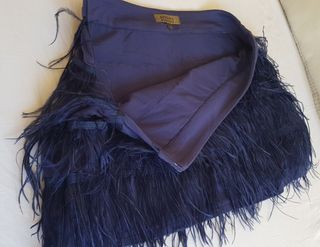 falda de plumas