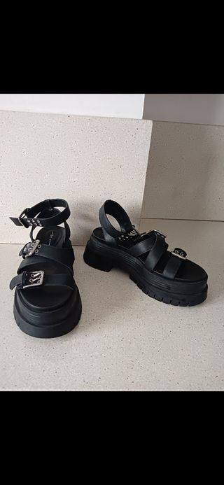 Sandalias Bershka 