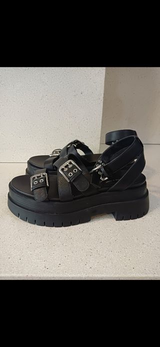 Sandalias Bershka 