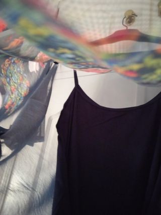 Blusa desigual prácticamente nueva