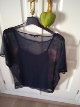 Blusa desigual prácticamente nueva