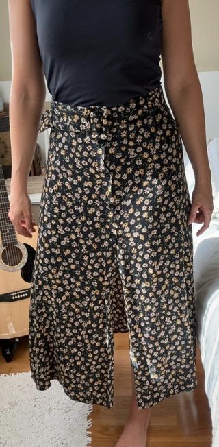 Falda midi floral de Zara talla S