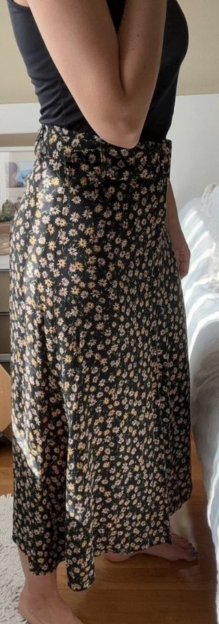 Falda midi floral de Zara talla S
