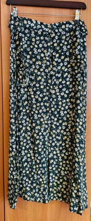 Falda midi floral de Zara talla S