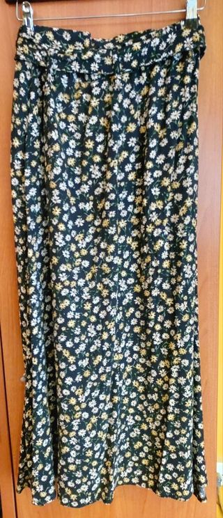 Falda midi floral de Zara talla S