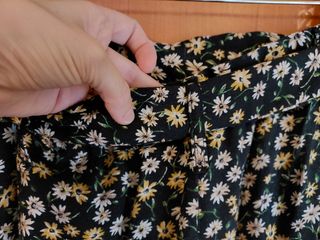 Falda midi floral de Zara talla S