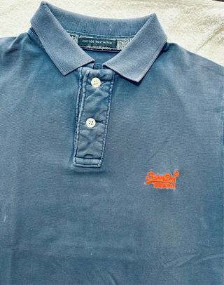 POLO SUPERDRY COLOR. AZUL. TALLA XL. (L)