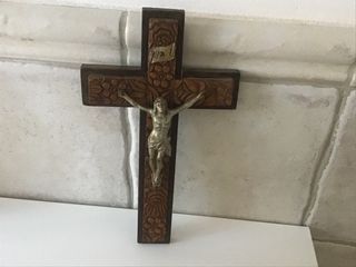OFERTA, muy antiguo crucifijo de madera. Unico.