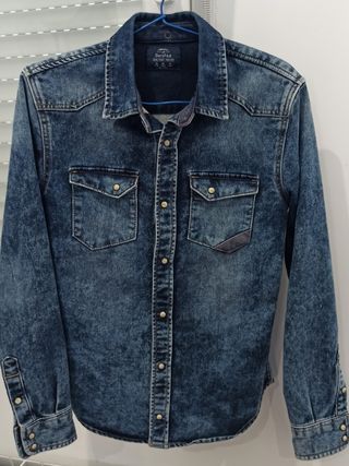 Camisa Vaquera Bershka hombre T38 de segunda mano por 11 EUR en - Main Image