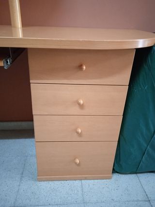 ESCRITORIO CON LIBRERÍA