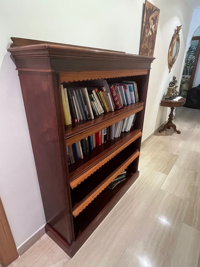 Libreria in legno di noce