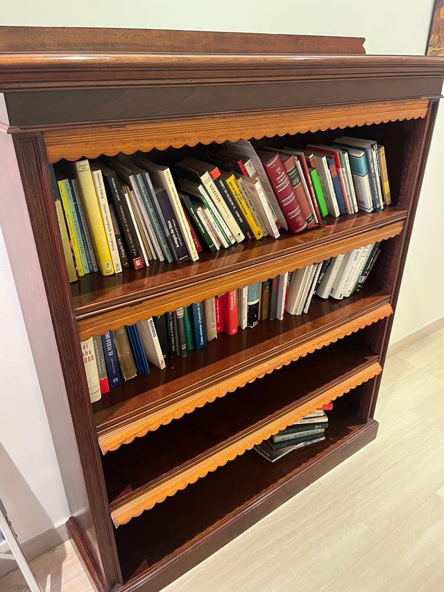 Libreria in legno di noce