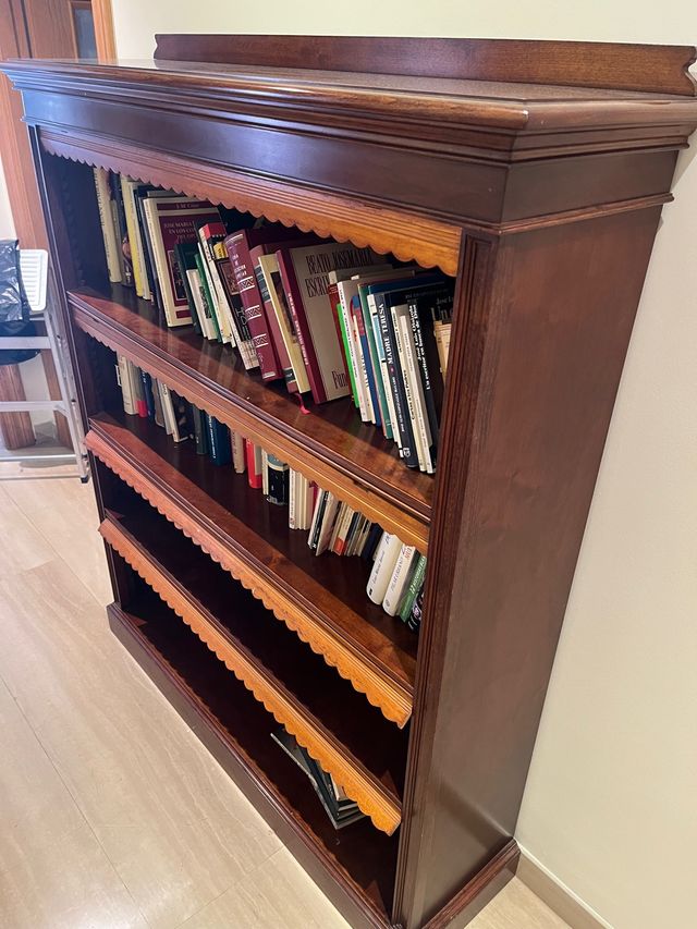 Libreria in legno di noce