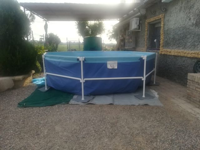 Piscina Octogonal Reilu grande con depuradora de segunda mano por