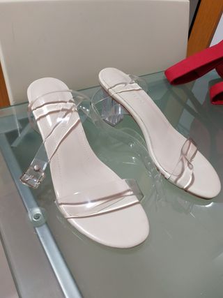 Sandalias transparentes casi nuevas