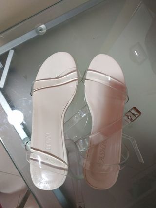 Sandalias transparentes casi nuevas