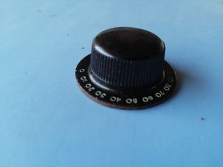 BOTÓN RADIO ANTIGUO. 