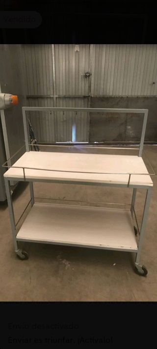 Mesa de trabajo con ruedas 
