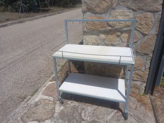 Mesa de trabajo con ruedas 
