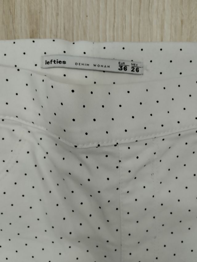Pantalón de lunares de Lefties