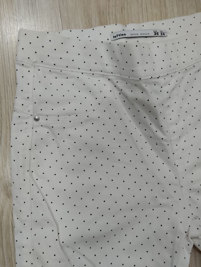 Pantalón de lunares de Lefties