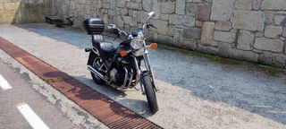 Moto Suzuki Chopper 550L