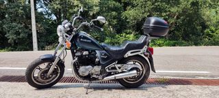 Moto Suzuki Chopper 550L