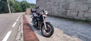 Moto Suzuki Chopper 550L