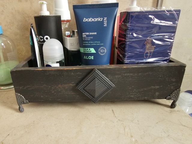 Caja decorada para baño