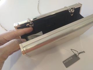 Clutch de fiesta dorado.