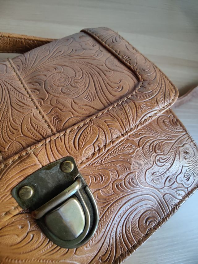 Bolso marrón pequeño