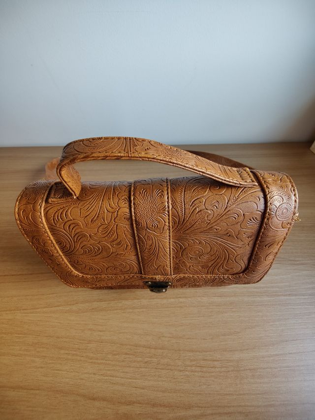 Bolso marrón pequeño